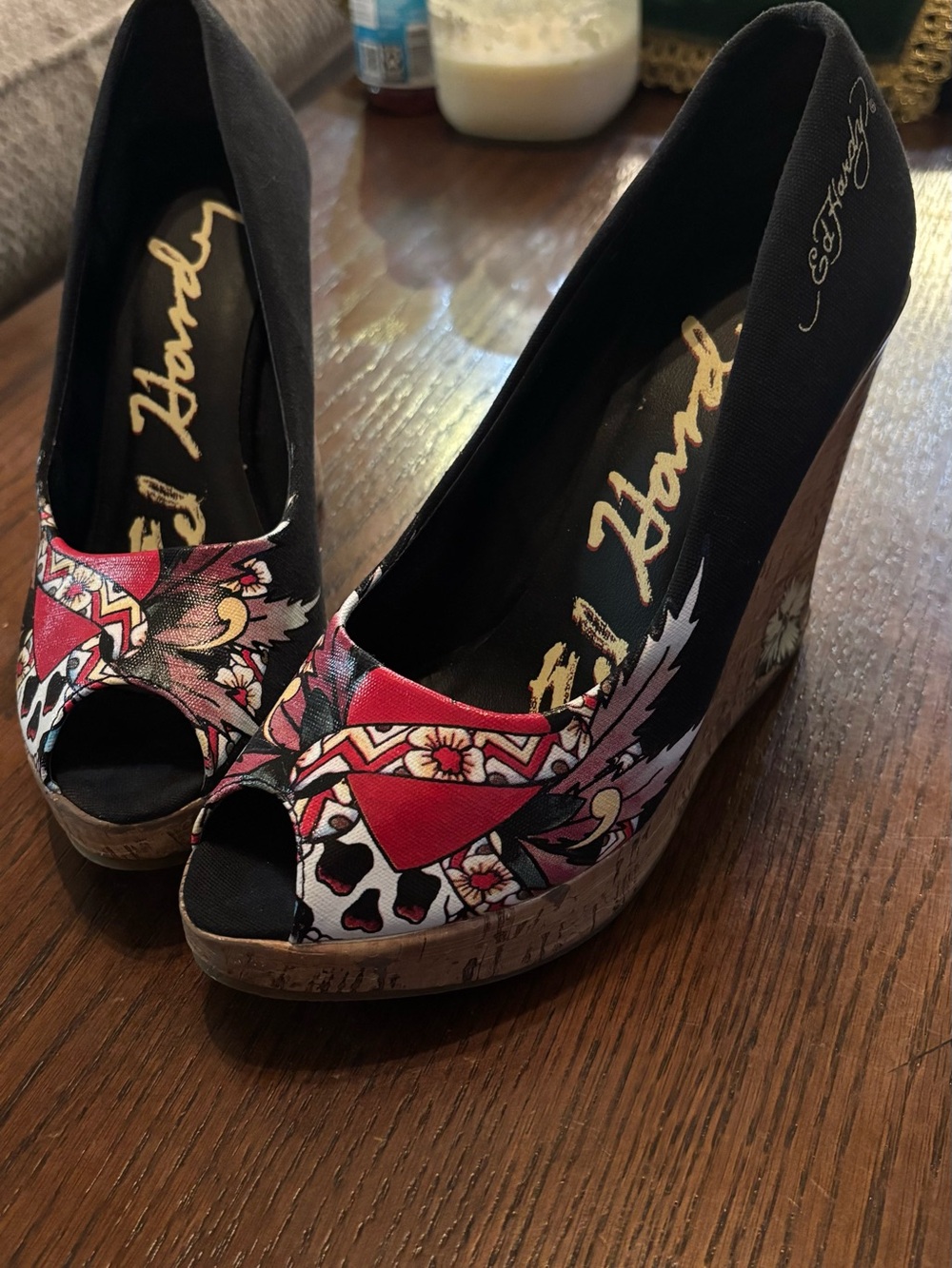 Ed Hardy Cork Wedge Peep Toe Heels Women’s Size 7 Skull Wing Tattoo Y2K Rare - Picture 2 of 13